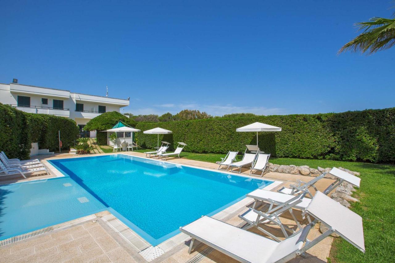 Residence Punta Cassano - In Piscina Sulla Spiaggia Di Sabbia San Foca Exterior foto